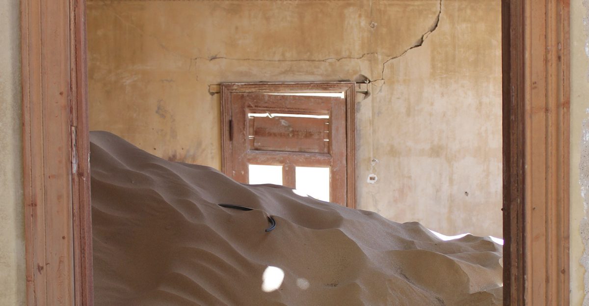 Kolmanskop Dunes inside